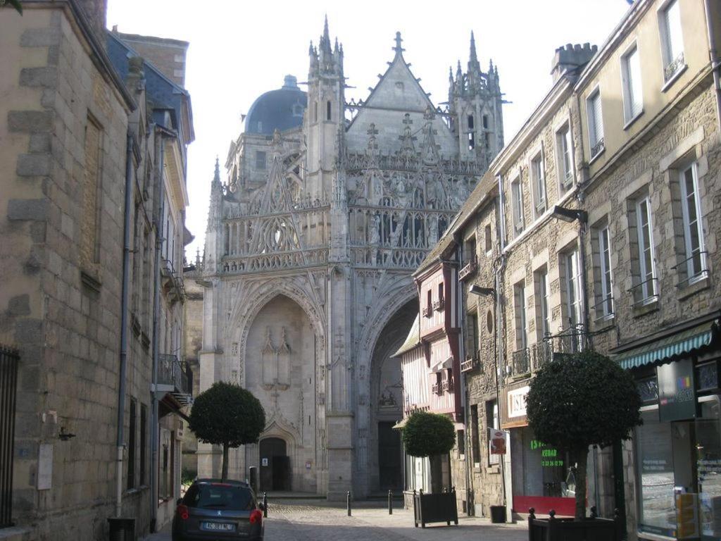 阿朗松Le Pont Neuf 61公寓 外观 照片